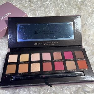 Anastasia Beverly Hills Modern Renaissance Eyeshadow Palette